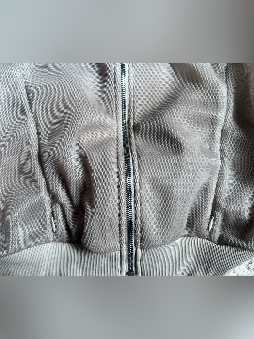 ALO Yoga Mesh Crop Jacket - Gravel - Picture 5 of 6